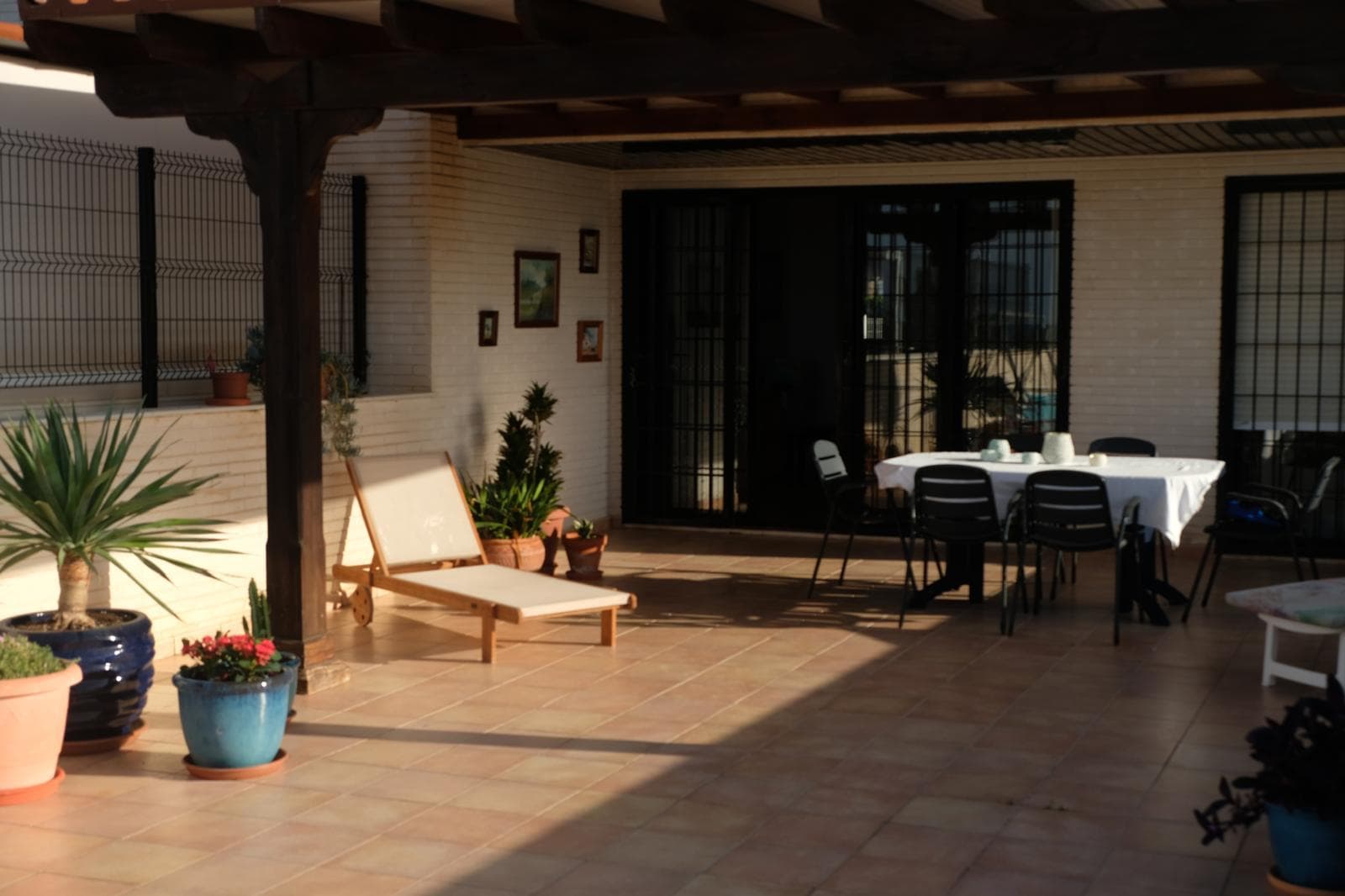 Covered terrace with pergola and a dining table for six